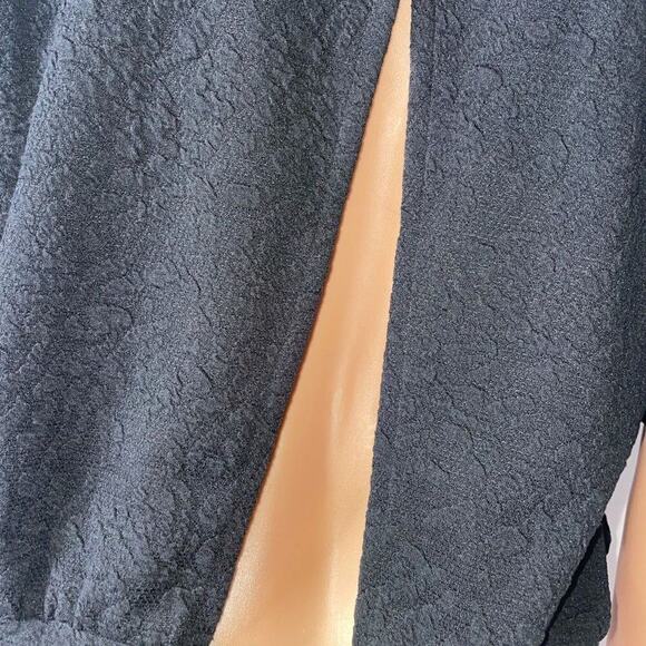 Juniors' SO Puffed Sleeve Cutout Back Top
LARGE, Black-New with tags SZ L - Picture 6 of 10